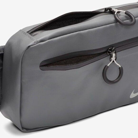 Nike Storm-FIT ADV Utility Power Hip Pack (5L) - Picture 4 of 10